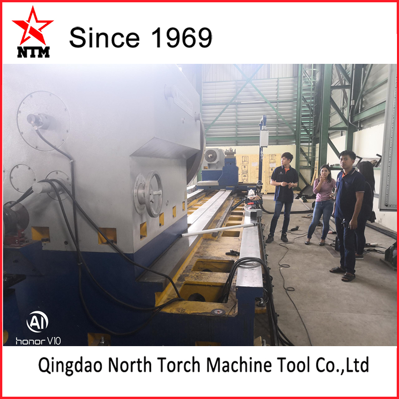 我司工程師成功完成我司生產的重型機械臥式車床CG61200*8000/40T 的安裝，調試與培訓